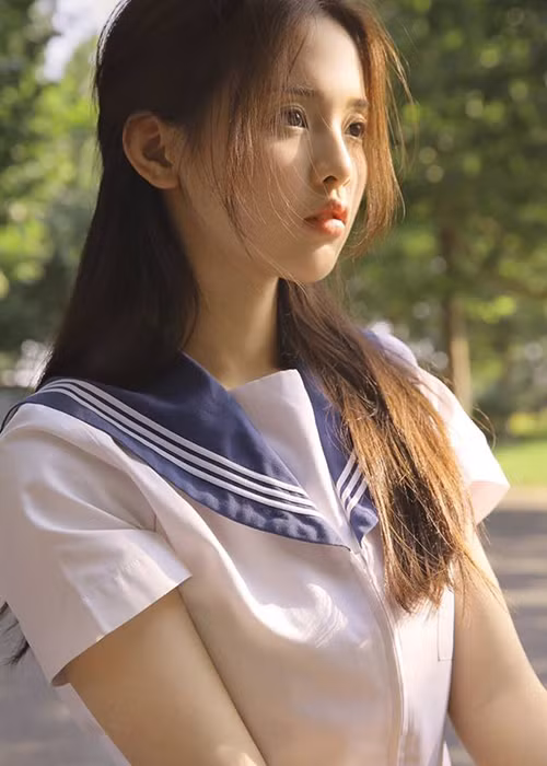 Dương Siêu Việt sinh năm 1998, chỉ mới bước chân vào showbiz được một vài năm.