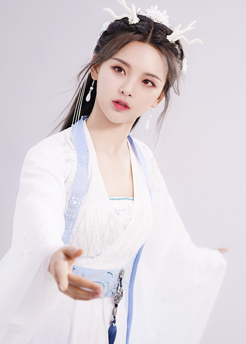 Dương Siêu Việt sẽ đảm nhận vai Han Ji Eun của Song Hye Kyo trong “Ngôi nhà hạnh phúc”.