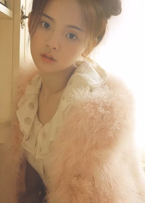 Cô được xem là “ thần tiên tỷ tỷ” thế hệ mới của showbiz Hoa ngữ.