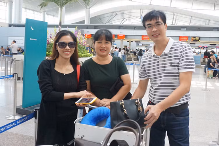 Khi Đỗ Mỹ Linh sang Trung Quốc tham gia cuộc thi Hoa hậu Thế giới 2017, bố mẹ của cô đều có mặt để cổ vũ. Ảnh: Tiền Phong