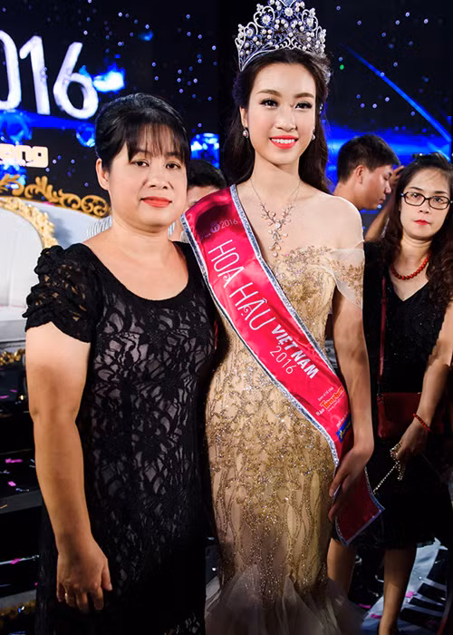  Hoa hậu Đỗ Mỹ Linh cùng mẹ của cô đã đăng ký hiến tạng theo dự án "Cho đi là mãi mãi". Ảnh: Zing