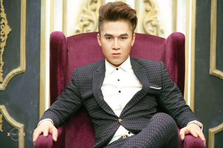 Khi kết thúc phần trình diễn, Du Thiên bị một người đàn ông xông vào đánh. Phía đại diện Du Thiên cho hay, ca sĩ có đánh trả vì tức giận. Sau đó, hai bên giảng hòa, Du Thiên được người đàn ông kia xin lỗi.