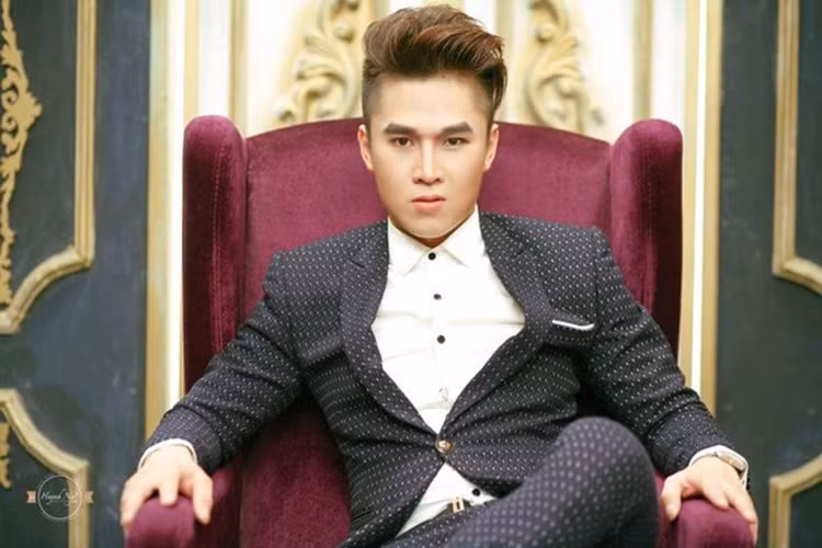 Khi kết thúc phần trình diễn, Du Thiên bị một người đàn ông xông vào đánh. Phía đại diện Du Thiên cho hay, ca sĩ có đánh trả vì tức giận. Sau đó, hai bên giảng hòa, Du Thiên được người đàn ông kia xin lỗi.