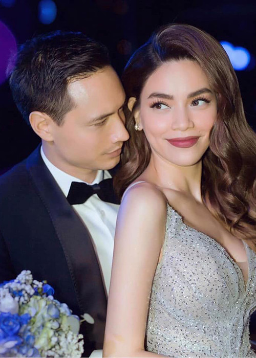 Trong cuộc tình với Kim Lý, nữ ca sĩ tỏ ra khá thoải mái chia sẻ hình ảnh và lời ngọt ngào dành cho nửa kia của mình.