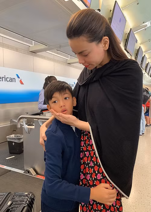 Cách đây vài ngày, khi tiễn bé Subeo về dự đám cưới của Cường Đô la, Hà Hồ bất ngờ tuyên bố sau này sẽ không cưới ai.