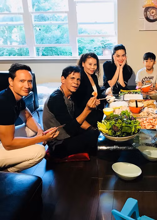 Giống như cặp đôi Đàm Thu Trang - Cường Đô la, Hà Hồ và Kim Lý cũng hẹn hò được 2 năm.