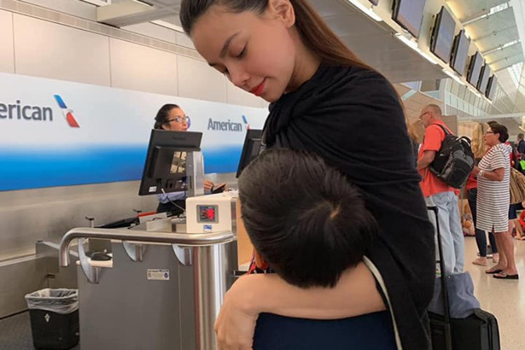 “Mẹ thì chắc hổng cưới ai đâu, vì ai yêu mẹ cũng đều hiểu rằng mẹ yêu em nhất và mẹ sợ nhất đứng trước đám đông làm điều trọng đại", nữ ca sĩ tâm sự với con trai.