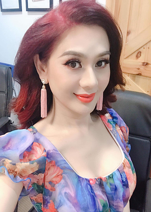 Nhan sắc của nữ ca sĩ không ổn định, lúc đẹp lúc xấu thất thường.