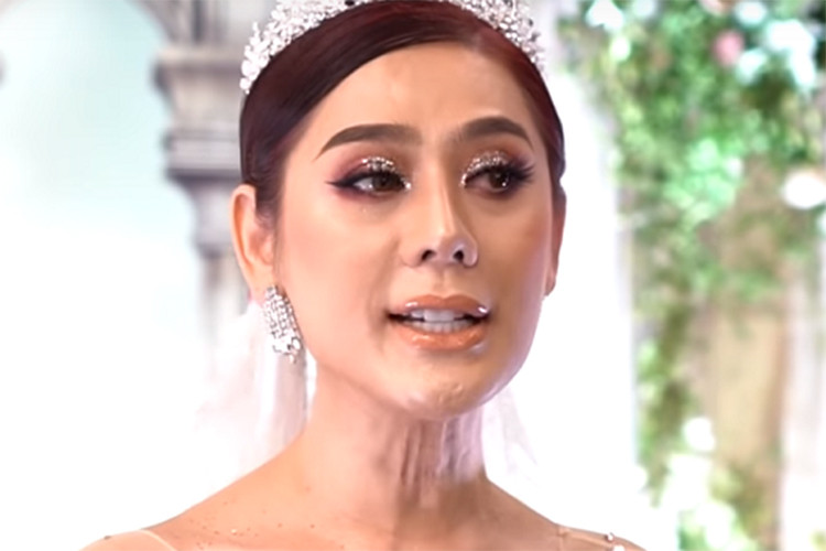 Lâm Khánh Chi không ngăn được sự lão hóa của làn da vùng cổ dù chăm sóc sắc đẹp kỹ lưỡng. Ảnh: Vietnamnet