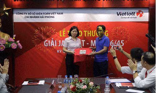 Tai xe Nghe An trung giai Jackpot Vietlott hon 29 ty