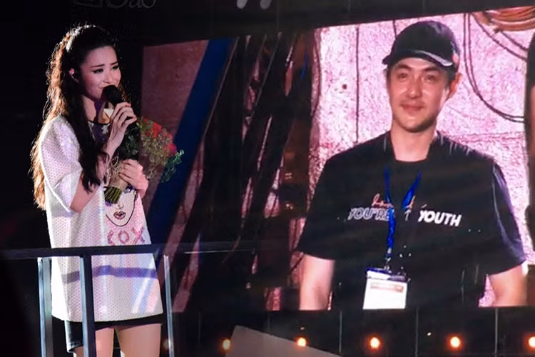 Về phía mình, Đông Nhi cảm ơn vì Ông Cao Thắng luôn ở bên, ủng hộ cô hết mình. Ảnh: Youtube