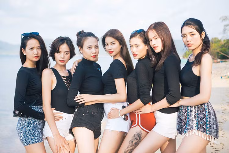 Các cô gái trong nhóm bạn thân 9 năm của Đàm Thu Trang được cho là sẽ dự đám cưới.