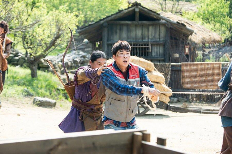 Một nguồn tin nói rằng bộ phim “Joseon Survival” đang quay nên vì scandal của Kang Ji Hwan, đoàn làm phim sẽ phải chờ đợi kết quả điều tra mới tiếp tục quay.