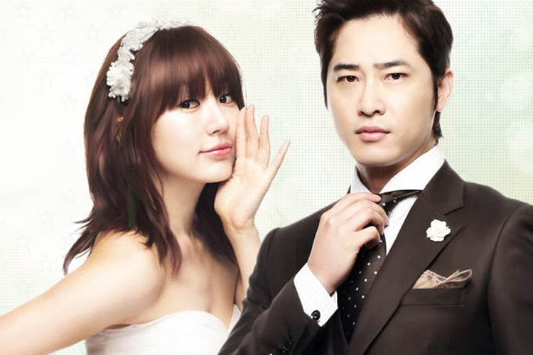 Kang Ji Hwan sinh năm 1977, từng đóng nhiều phim đình đám như "Gia đình là số một" phần 4, "Summer Scent", "Coffee House", "Lie to Me", "Incarnation of Money".