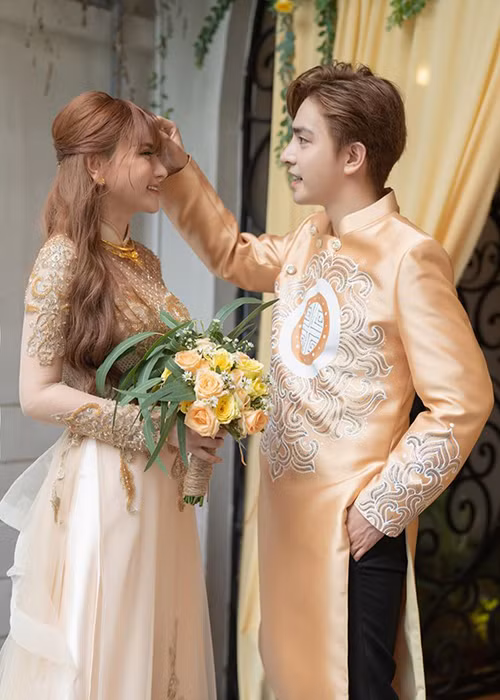 Lễ vu quy của nữ ca sĩ Thu Thủy diễn ra tại TP HCM vào sáng nay.