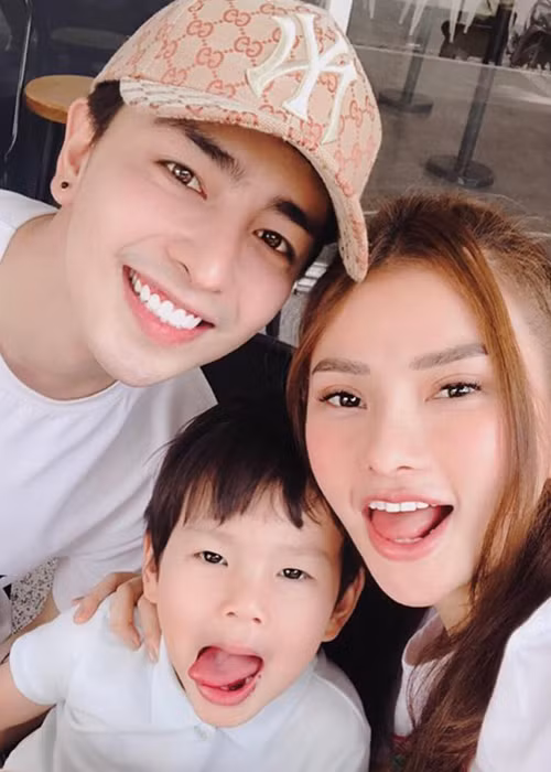 Cặp đôi lệch tuổi hẹn hò từ năm 2018 nhưng mãi đến gần đây mới công khai chuyện tình cảm.