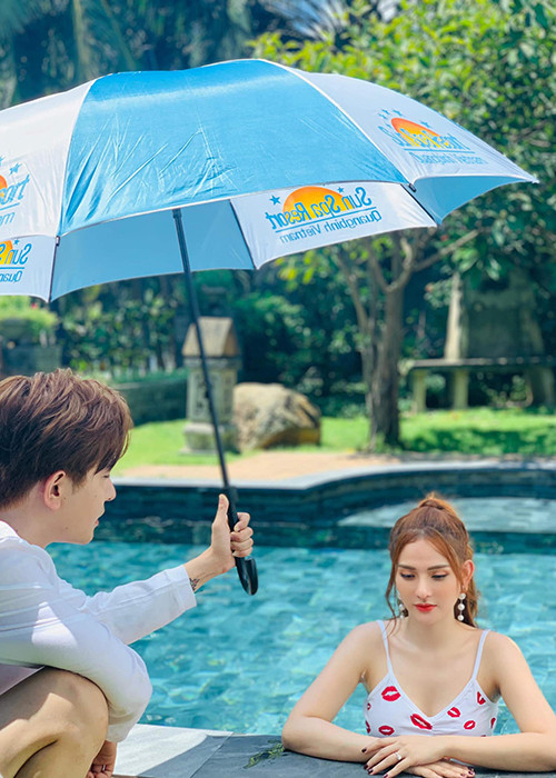 Chuyện tình của Thu Thủy và Kin Nguyễn nhận được sự ủng hộ từ hai bên gia đình, bạn bè lẫn người hâm mộ.