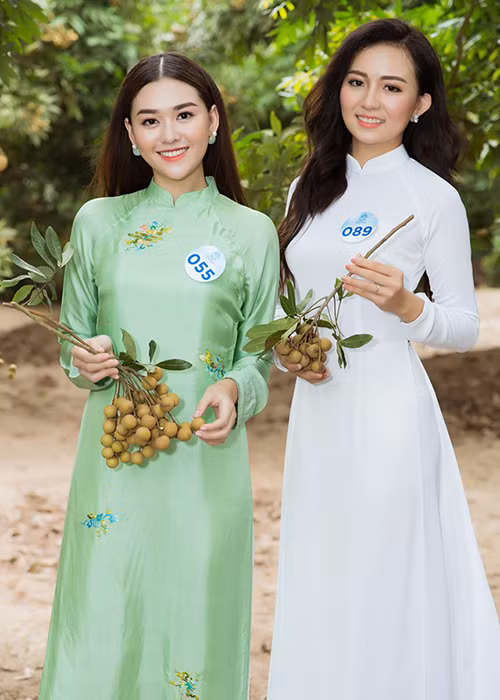 Bạn thân của Bản Hân cuốn hút người đối diện bởi gương mặt xinh đẹp, đôi mắt to, sống mũi cao.