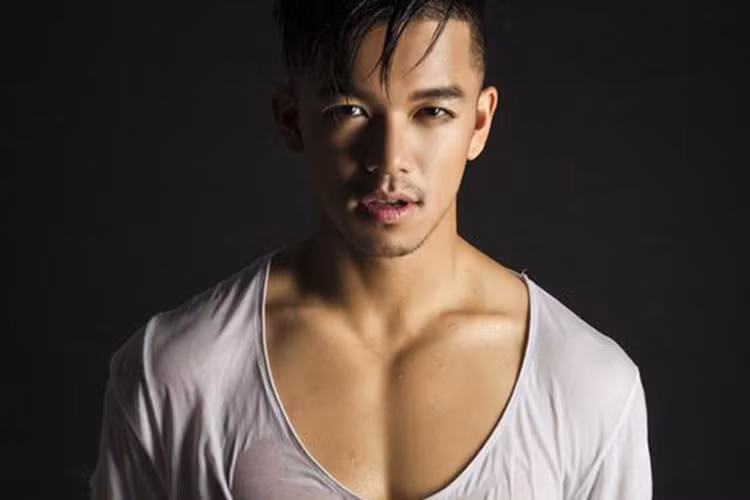 Cũng trong năm 2018, Trọng Hiếu Idol bất ngờ bị vướng phải tin đồn lộ clip nóng đồng tính. Về phía mình, Trọng Hiếu phủ nhận.