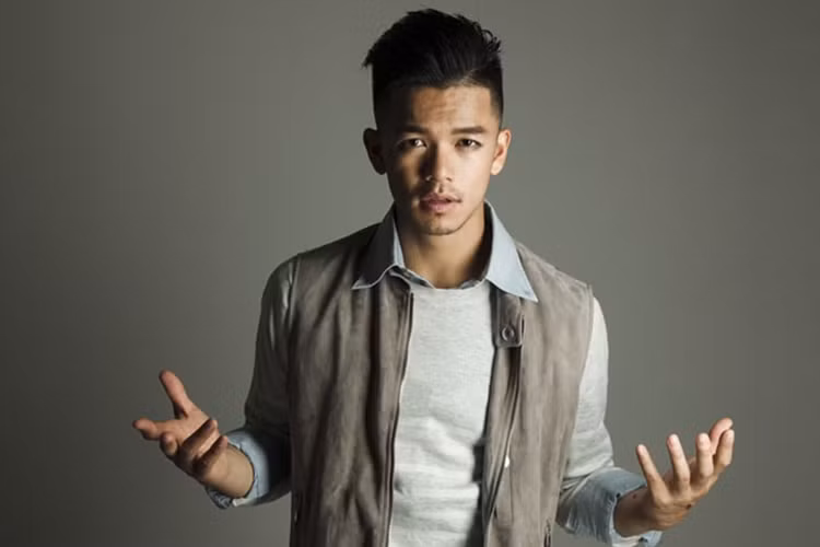 Chia sẻ với VnExpress, Trọng Hiếu nói: "Tôi thấy người xuất hiện trong đoạn phim chẳng có gì giống mình cả. Anh ta gầy hơn tôi nhiều”.