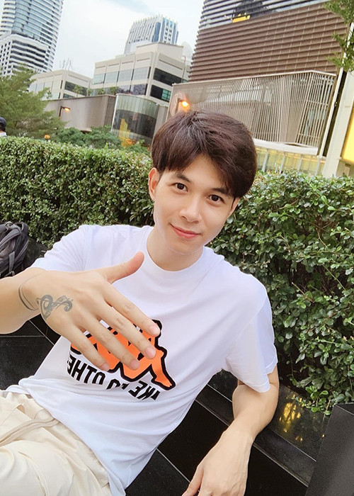 Năm 2018, những hình ảnh giường chiếu được cho là Anh Tú bị lan truyền trên mạng xã hội. Ngoài hình ảnh, một vài diễn đàn khẳng định có cả clip "nóng" của Anh Tú.