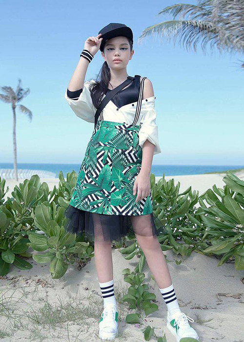 Mới 12 tuổi nhưng Alex đã sở hữu chiều cao ấn tượng 1m60. Đây là lợi thế của cô nhóc khi làm người mẫu.