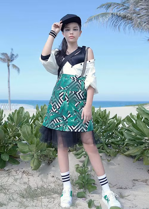 Mới 12 tuổi nhưng Alex đã sở hữu chiều cao ấn tượng 1m60. Đây là lợi thế của cô nhóc khi làm người mẫu.