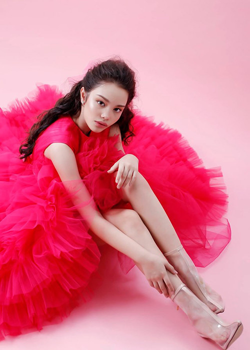 Được xem là bản sao nhí của Hồ Ngọc Hà, Alex nhận được sự chú ý của không ít khán giả mỗi khi xuất hiện.