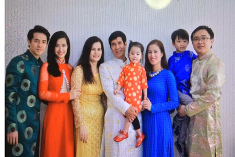 Ông Cao Thắng cũng được gia đình của Đông Nhi coi như người thân trong nhà. Ảnh: Mtvwe