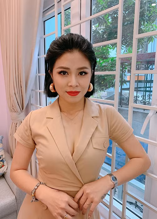 Hoàng Linh nay đã bước sang tuổi 34. Cô được khen sở hữu vẻ đẹp mặn mà.