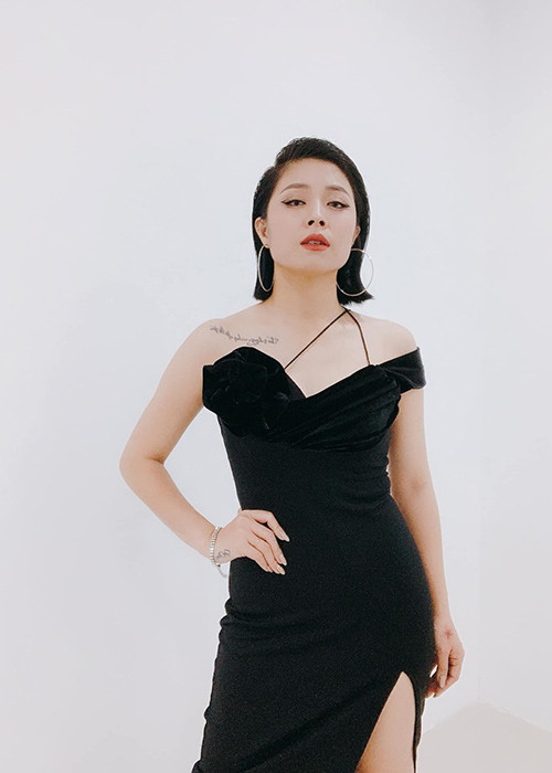 Bà mẹ hai con dù đang để tóc ngắn nhưng vẫn quyến rũ.