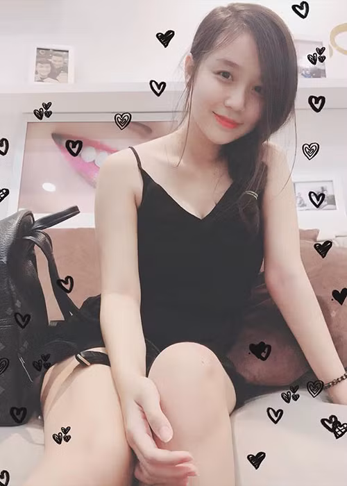  Vợ Hoài Lâm khi còn son rỗi xinh đẹp như hot girl. Sau khi sinh con, cô nhanh chóng lấy lại vóc dáng thon gọn.