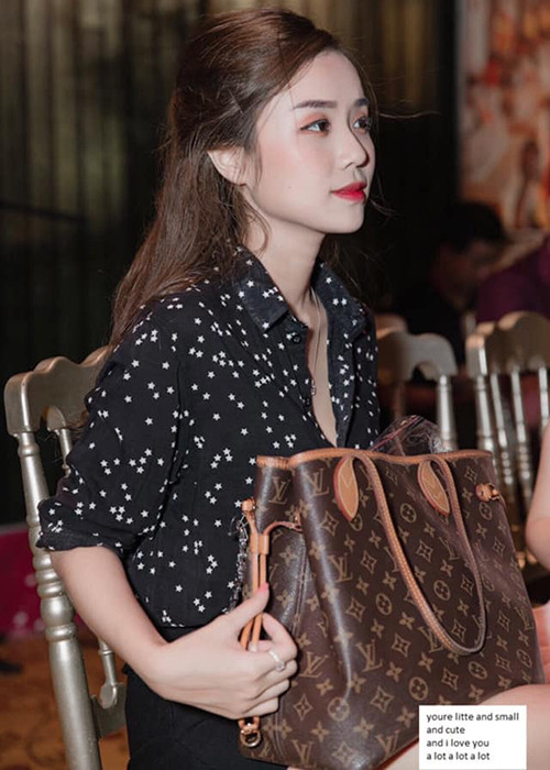 Đến nay, Hoàng Ngọc và Hoài Lâm vẫn quyết giấu hình ảnh của hai cô con gái.