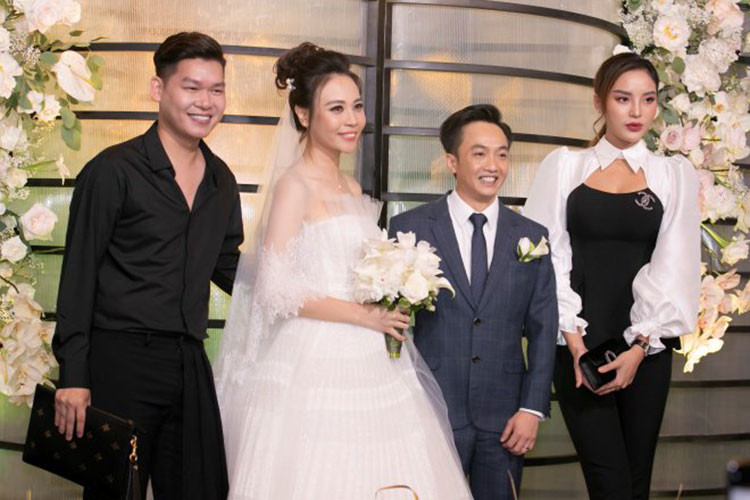 Hoa hậu Kỳ Duyên cũng đến dự hôn lễ của Cường Đô la và Đàm Thu Trang.