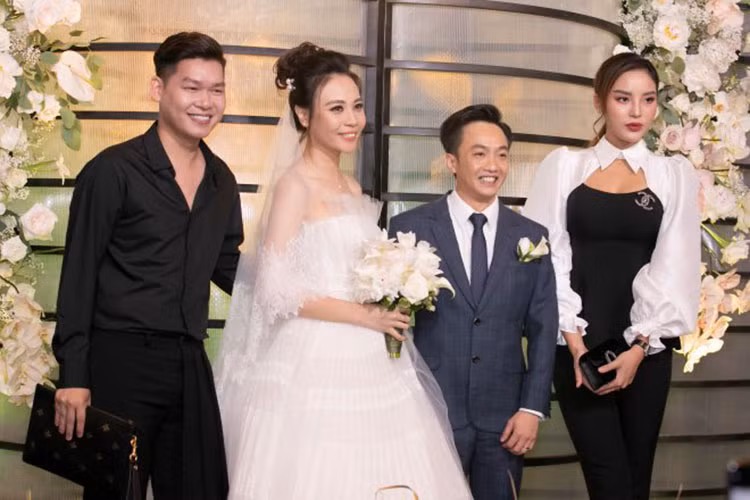 Hoa hậu Kỳ Duyên cũng đến dự hôn lễ của Cường Đô la và Đàm Thu Trang.