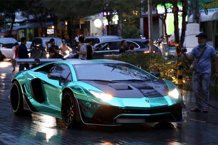 Dàn siêu xe dự đám cưới của Cường Đô la gây "náo loạn" đường phố.
