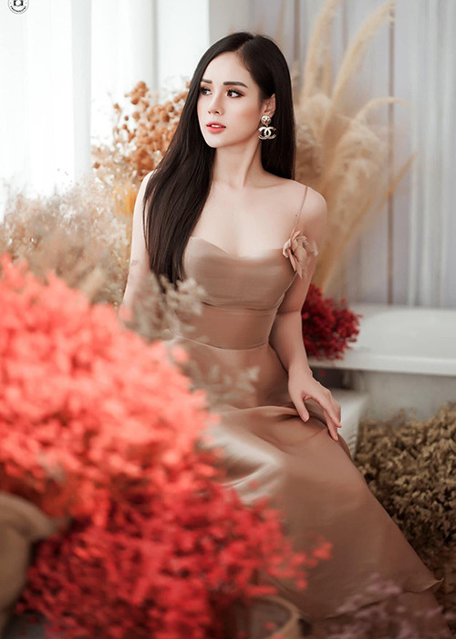 Huyền Trang thẳng thắn chia sẻ đi thi để kiếm được nhiều tiền như Phạm Hương và cho rằng lòng tham của con người vô đáy, có thể kiếm được bao nhiêu thì kiếm.