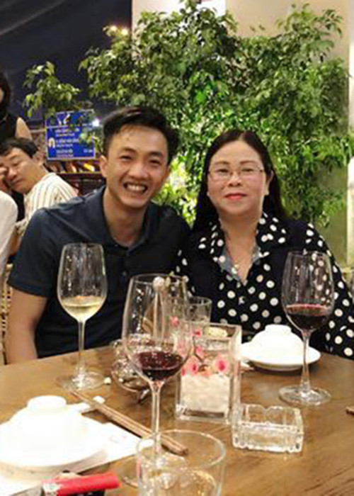 Cường Đô la nghẹn ngào cảm ơn đến mẹ vợ đã gả con gái cho anh.