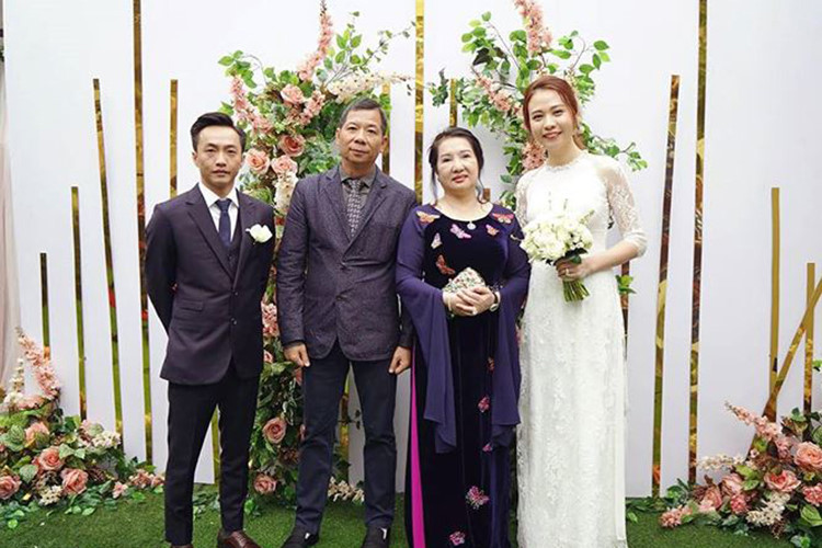 "Hai vợ chồng sẽ cố gắng yêu thương, chăm sóc nhau", Cường Đô la hứa với gia đình hai bên.