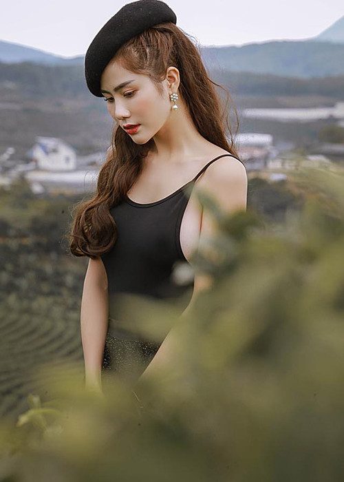 Theo Ngôi sao, Hoàng Hạnh mở spa, tiệm làm tóc nhờ sự hỗ trợ vốn ban đầu của bạn trai. Tuy nhiên, đến nay, cô không phải phụ thuộc vào ai nữa.