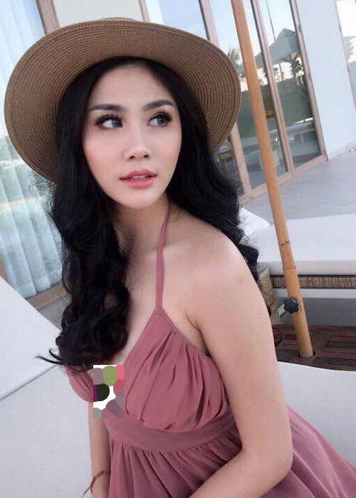 Nàng á hậu sinh năm 1992 đang hẹn hò một đại gia và được người này hỗ trợ tài chính.