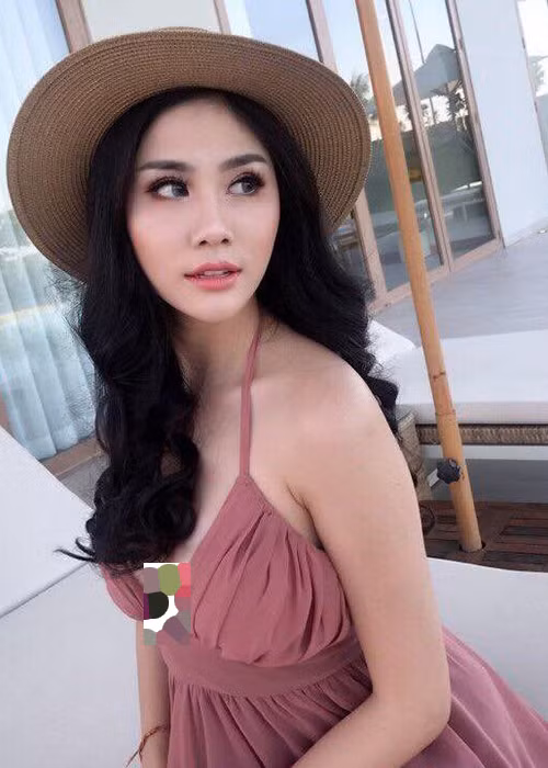 Nàng á hậu sinh năm 1992 đang hẹn hò một đại gia và được người này hỗ trợ tài chính.