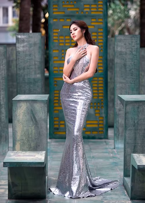 Xinh đẹp, gợi cảm, cô từng giành danh hiệu Á hậu 1 cuộc Hoa hậu sắc đẹp châu Á vào năm 2017.