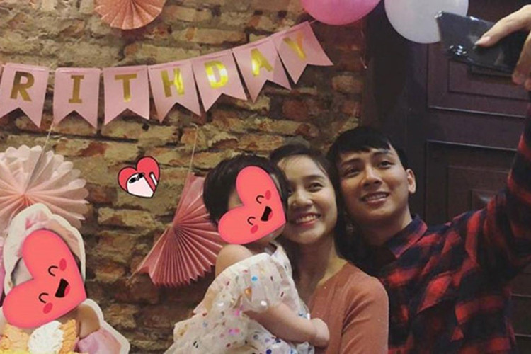 Tuy nhiên, mới đây, trong cuộc phỏng vấn Zing, Hoài Lâm nói trong năm qua, anh đã thay đổi lối sống của mình để lo cho vợ con.