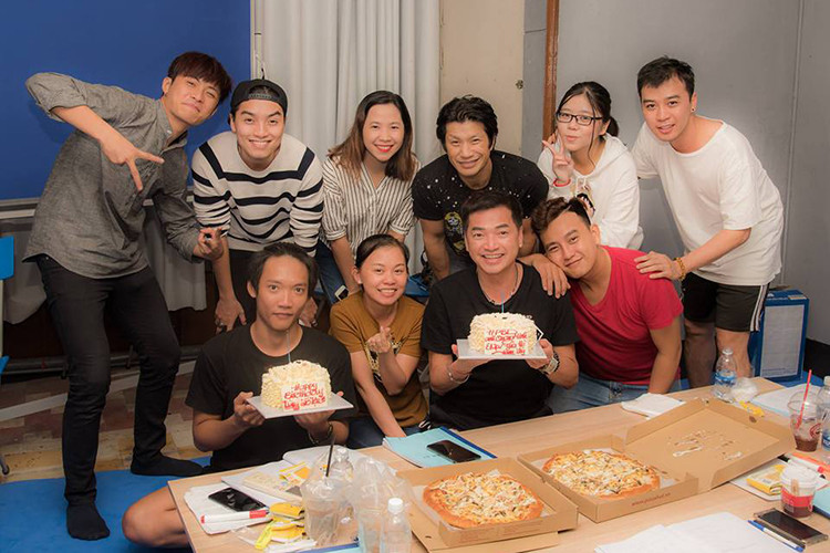 Ngoài đời, nam nghệ sĩ thân thiện với những người xung quanh mình.