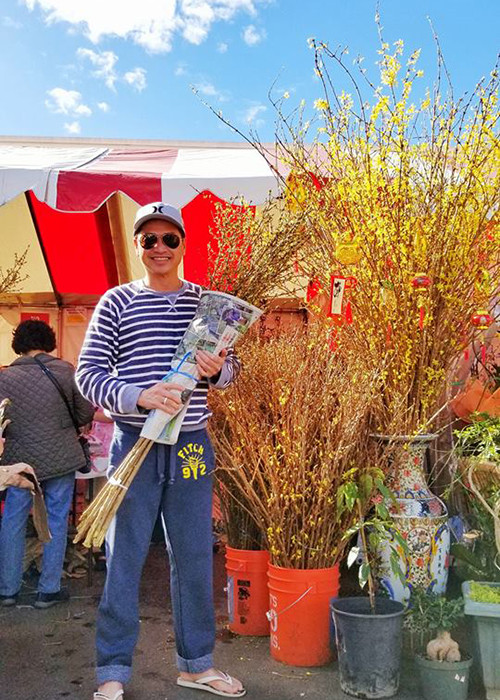 Quang Minh còn thích đi mua sắm.