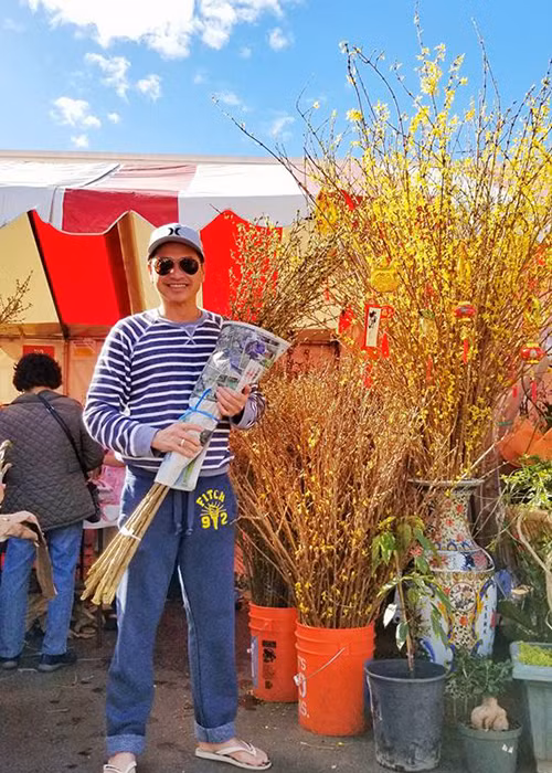 Quang Minh còn thích đi mua sắm.