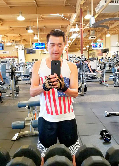 Quang Minh tập gym để giữ sức khỏe cùng vóc dáng.