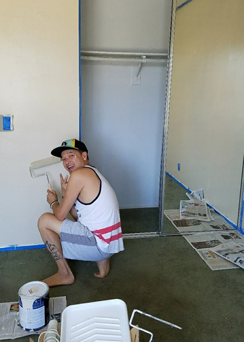 Nam nghệ sĩ tự nhận mình thích dọn dẹp sắp xếp nhà cửa, giặt và sắp xếp quần áo.