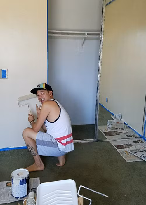 Nam nghệ sĩ tự nhận mình thích dọn dẹp sắp xếp nhà cửa, giặt và sắp xếp quần áo.